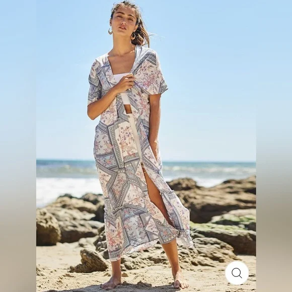 124. Bohemian Short Sleeve Ruffle Bottom Hem Kimono - Picture 1 of 4